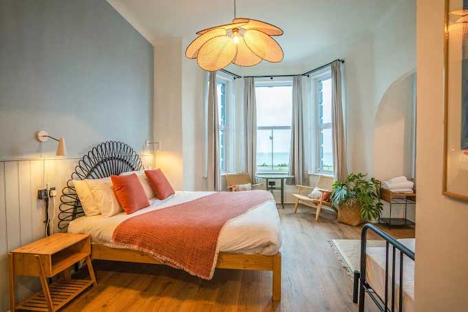 Kosher hospitality in the UK